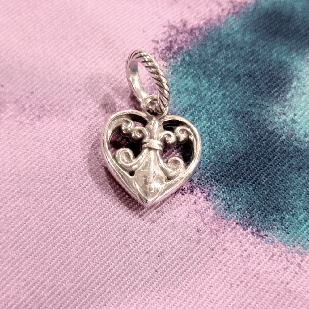 RETIRED BRIGHTON FLEUR de LIS HEART  💖 CHARM NWOT